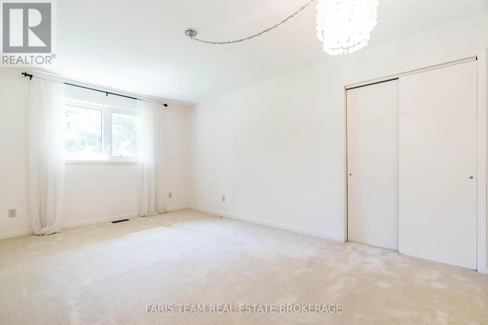 2 BAYSIDE AVENUE