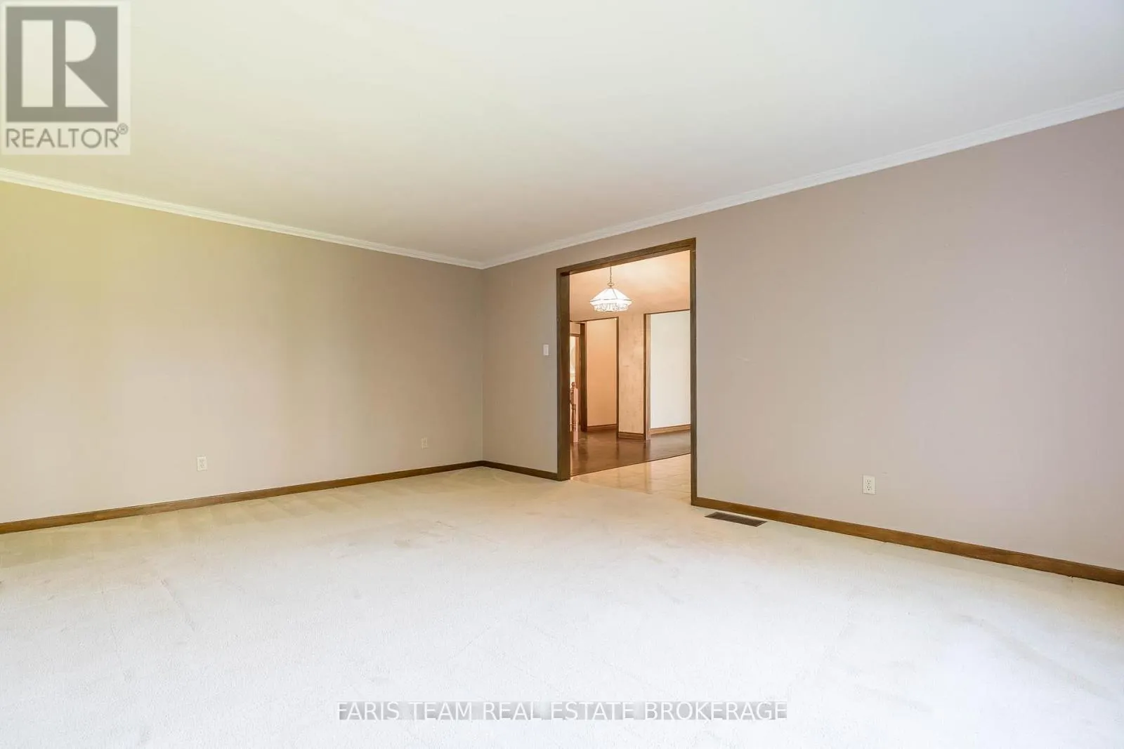 2 BAYSIDE AVENUE