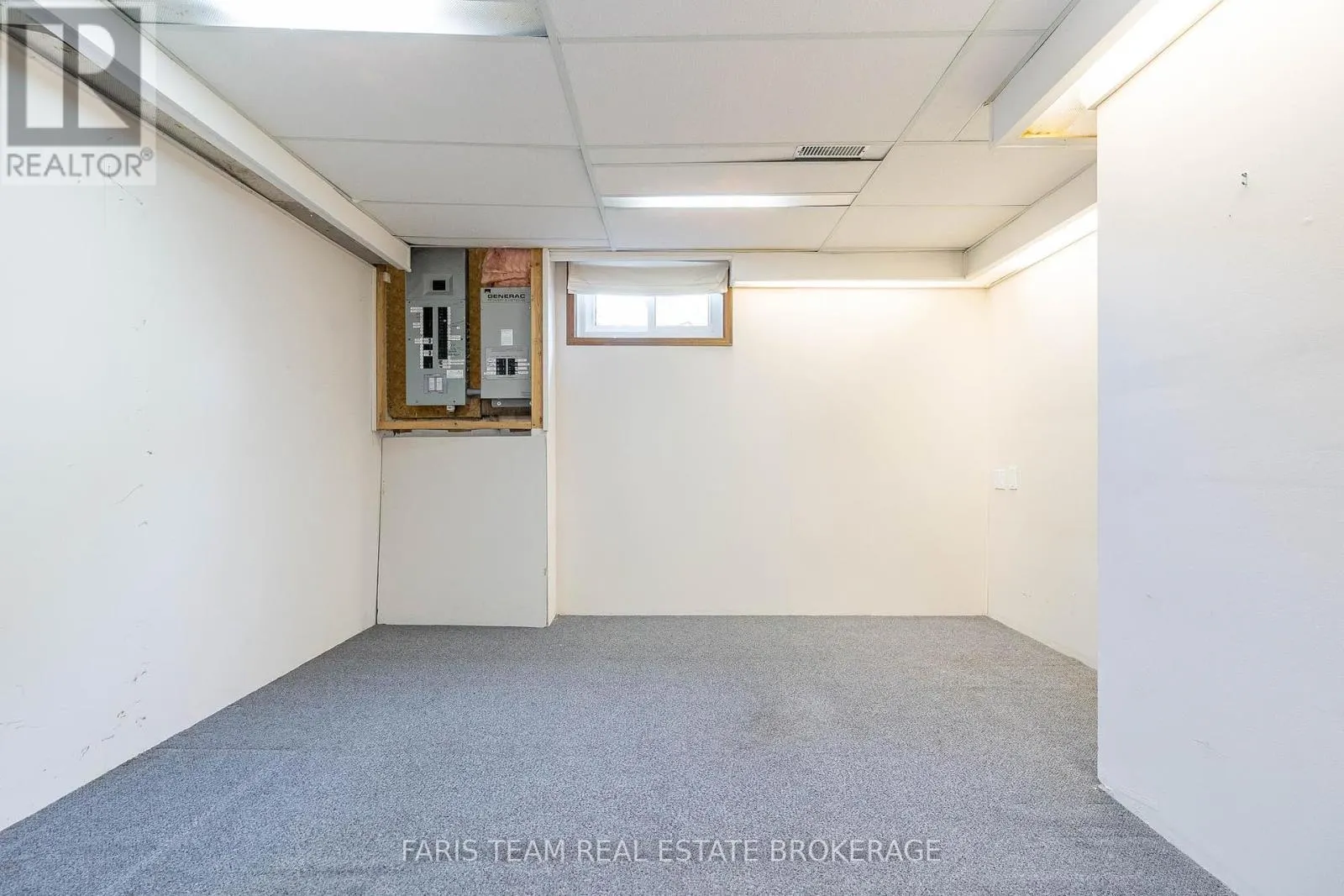 2 BAYSIDE AVENUE