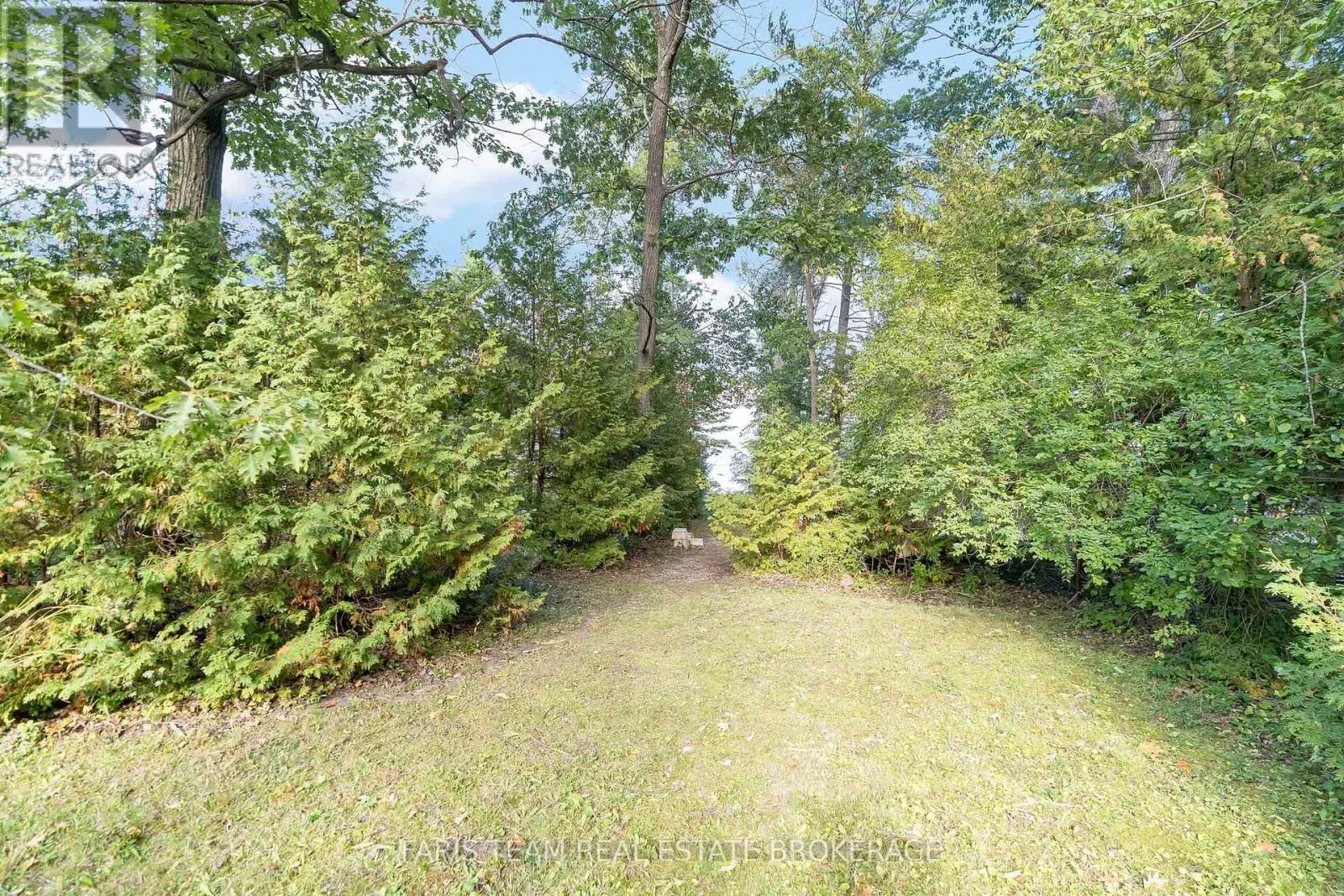 2 BAYSIDE AVENUE