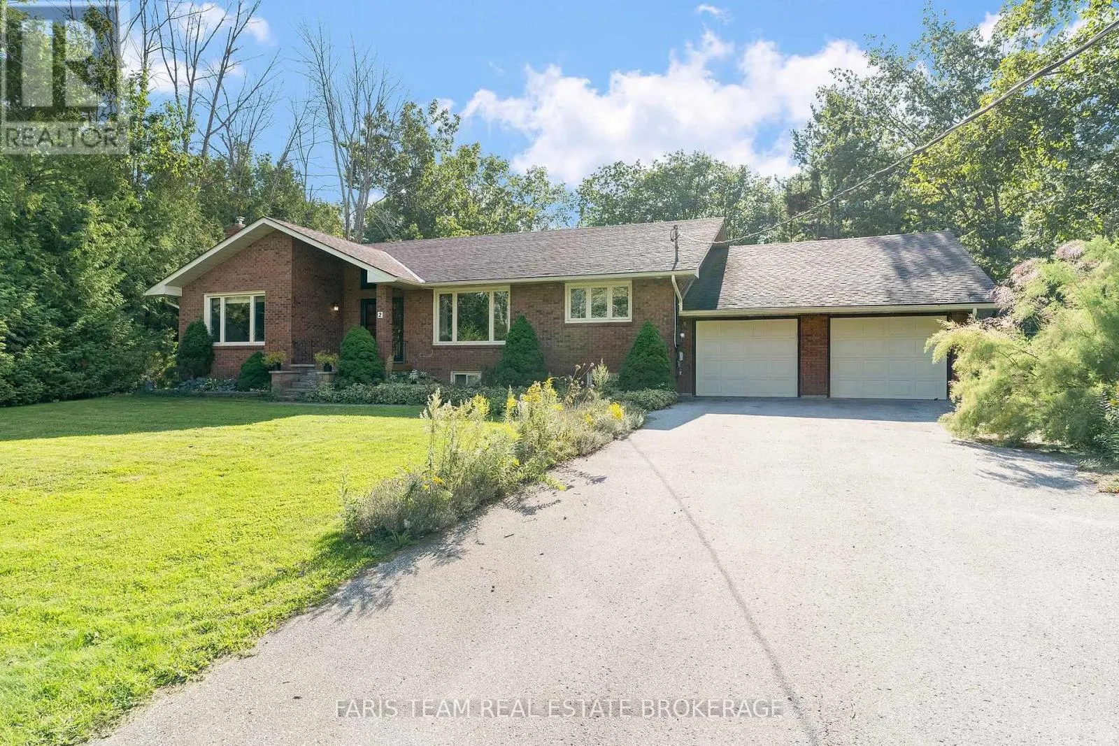 2 BAYSIDE AVENUE