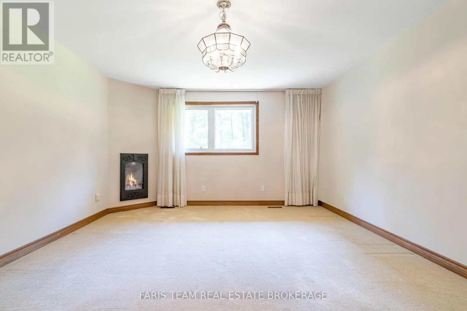 2 BAYSIDE AVENUE