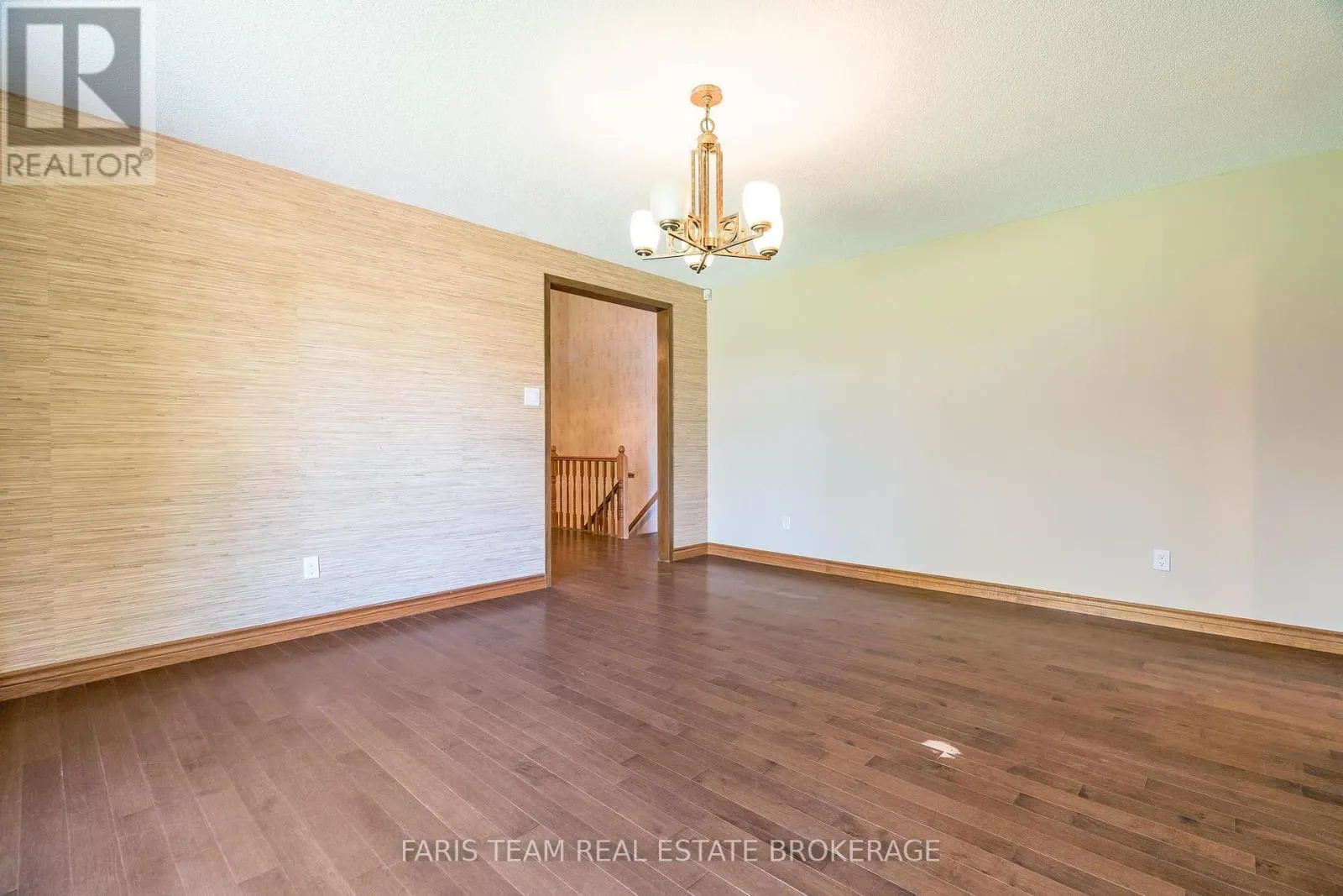 2 BAYSIDE AVENUE
