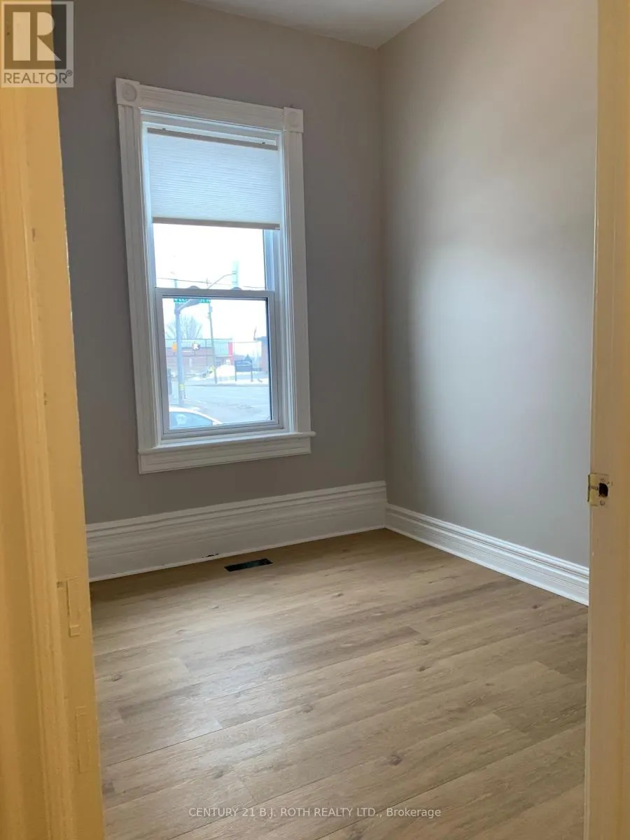 172 DUNLOP STREET W
