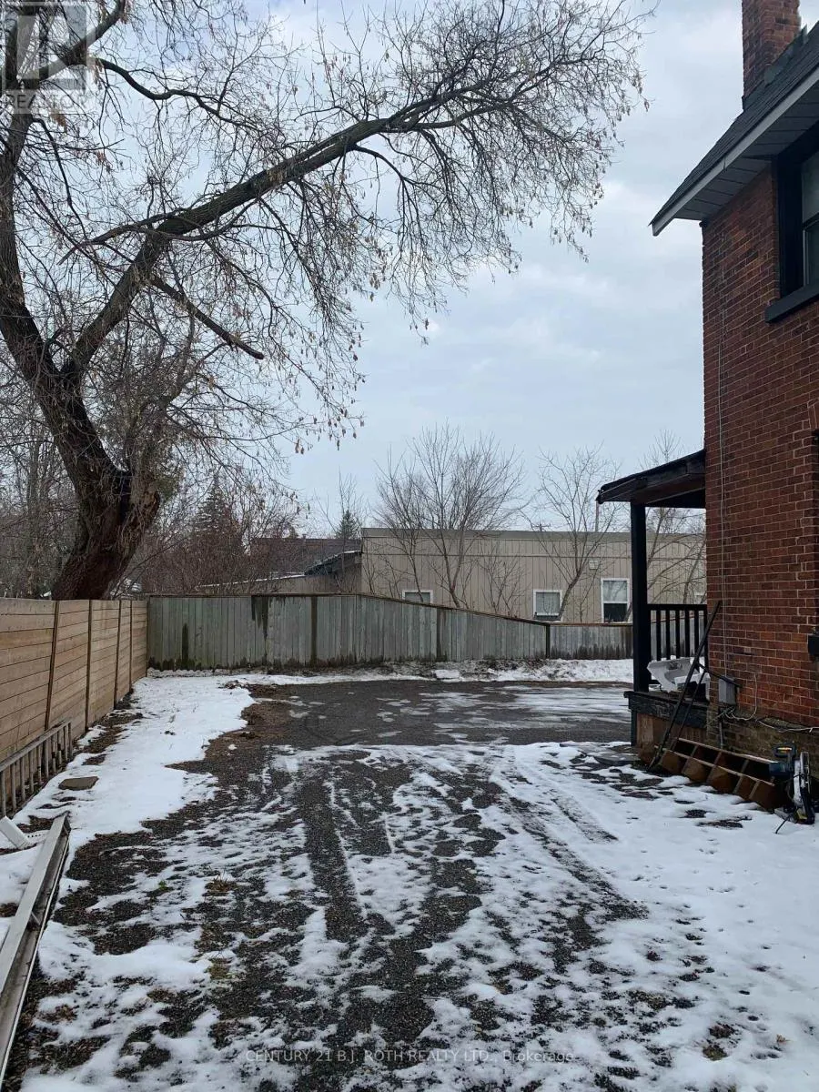 172 DUNLOP STREET W