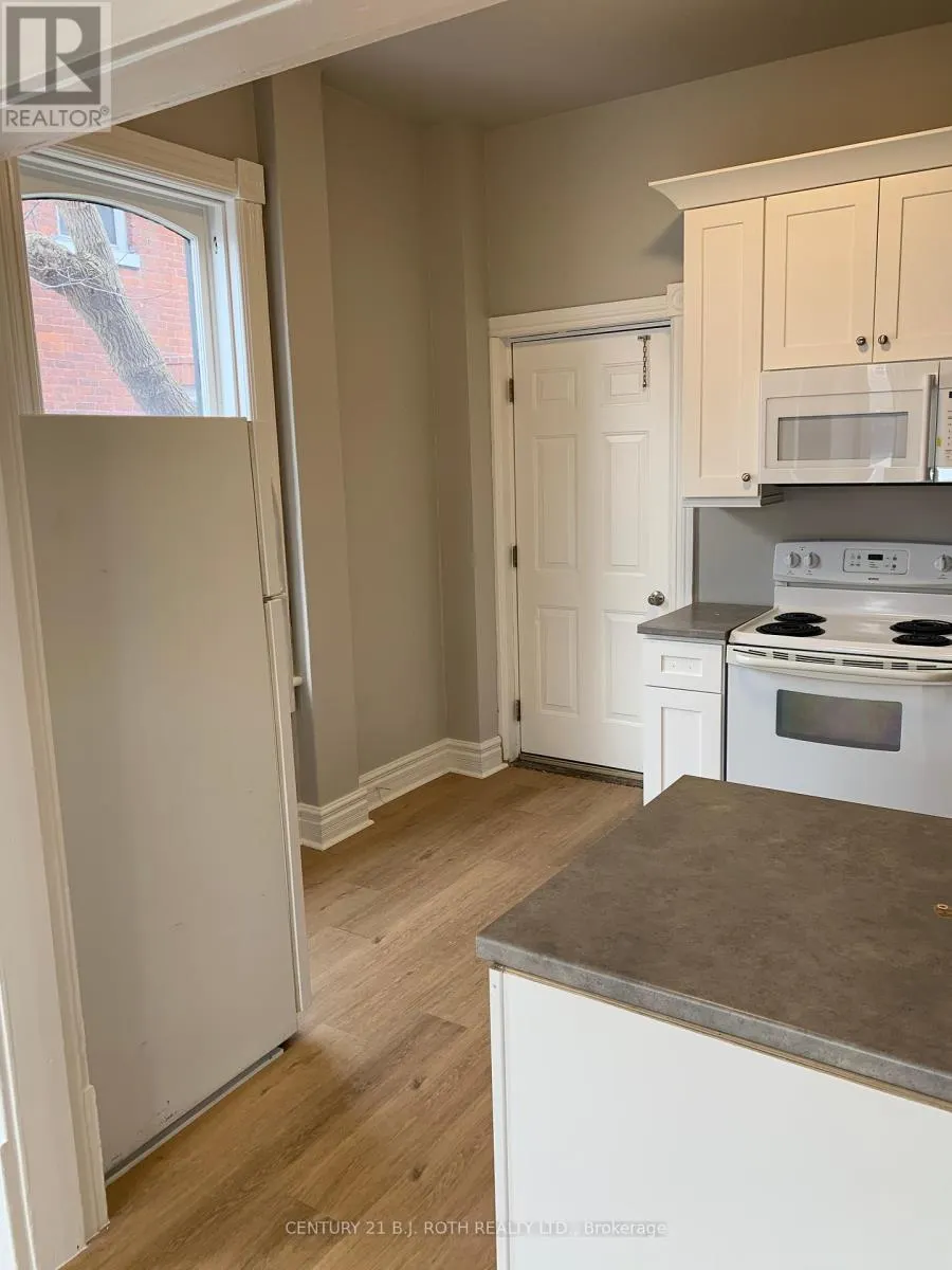 172 DUNLOP STREET W