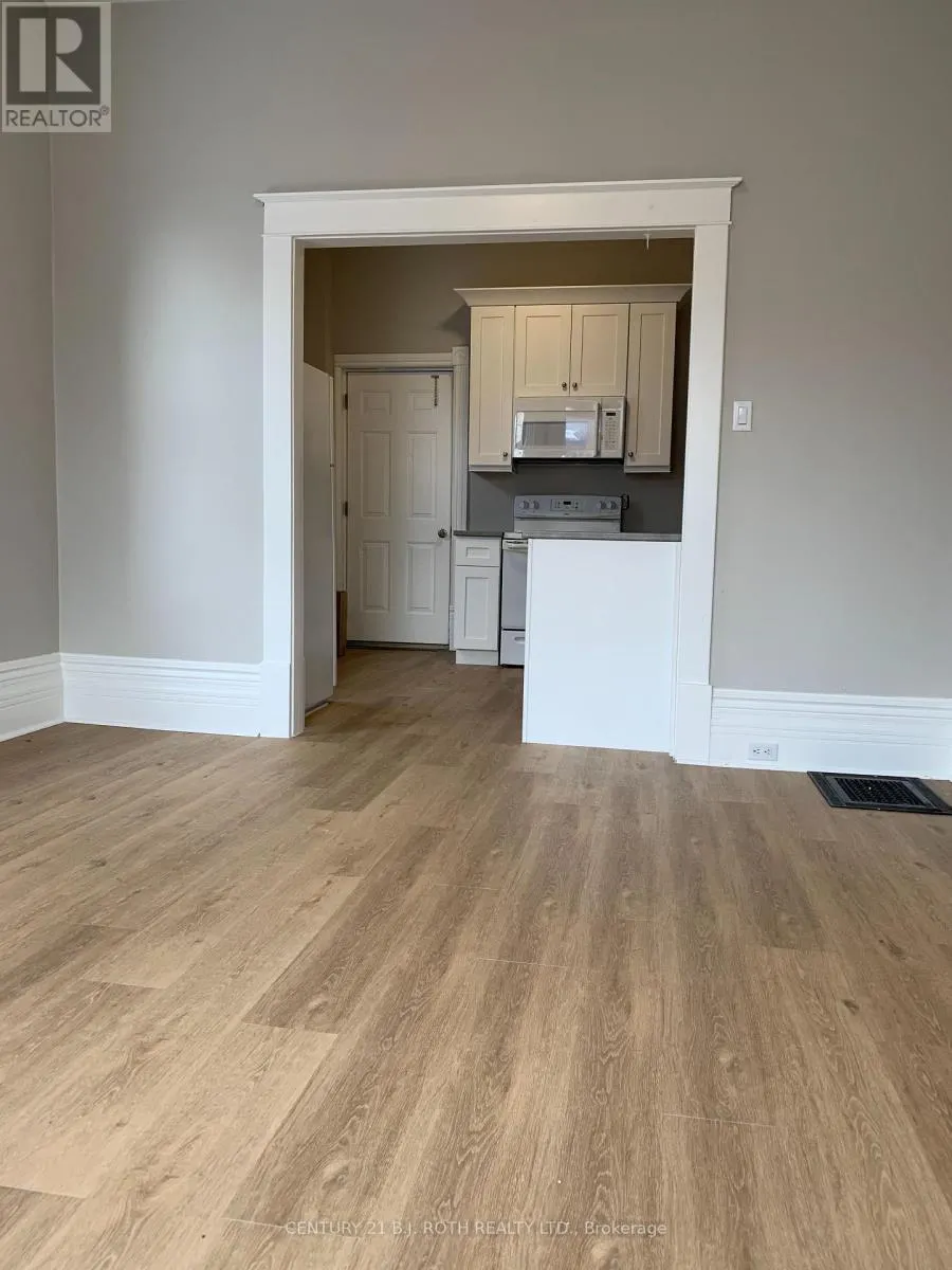 172 DUNLOP STREET W