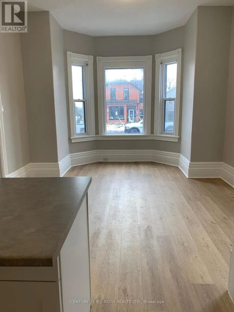 172 DUNLOP STREET W