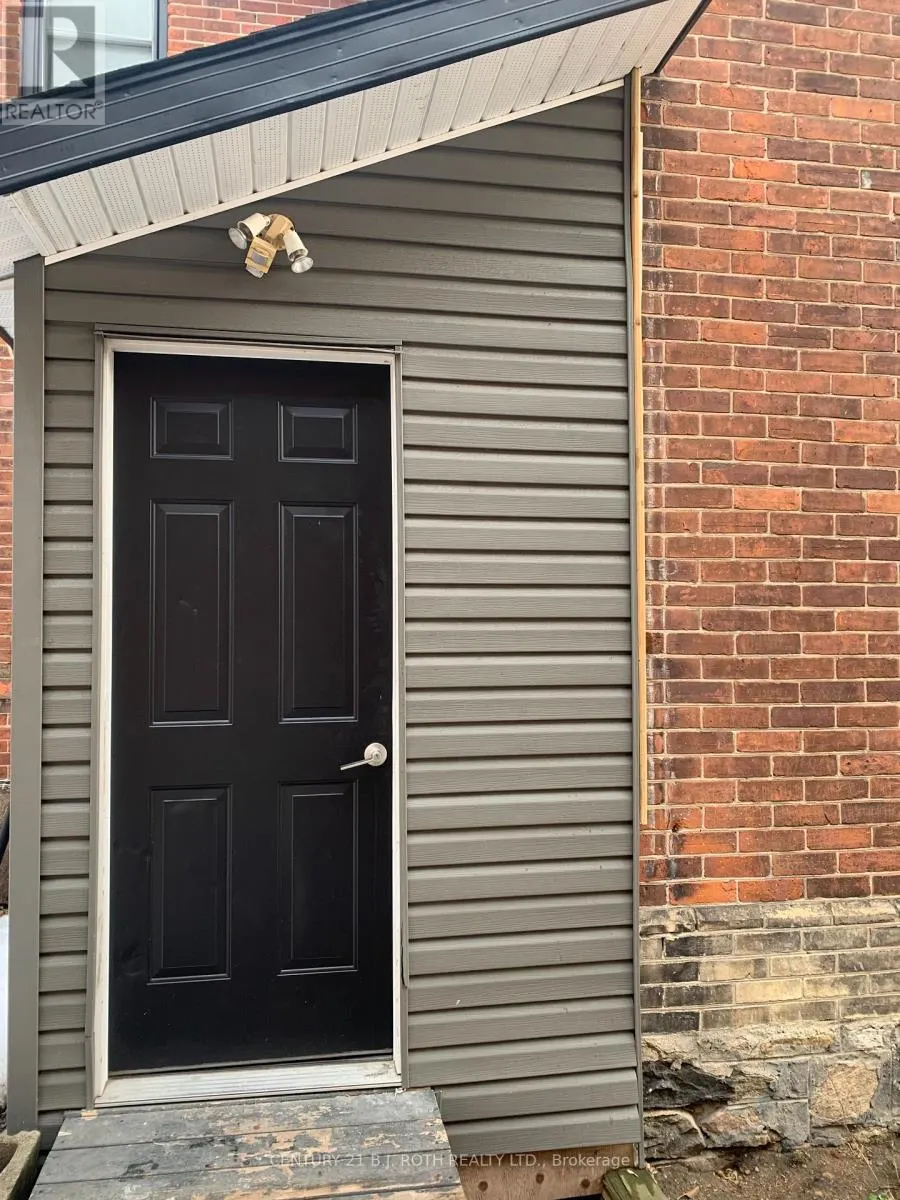172 DUNLOP STREET W