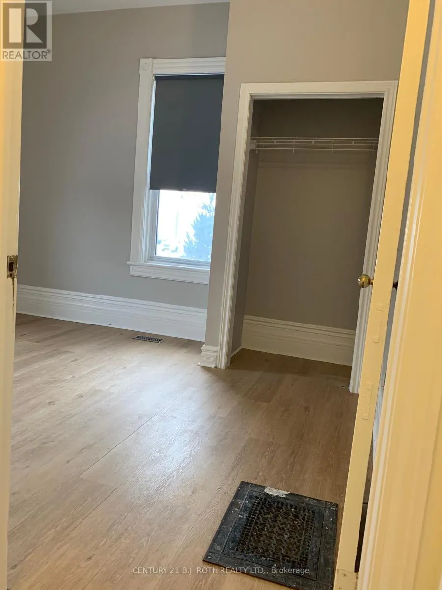 172 DUNLOP STREET W