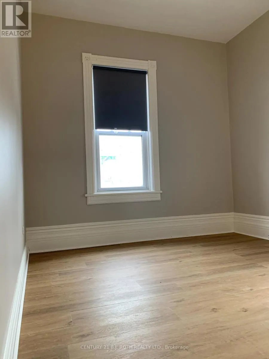 172 DUNLOP STREET W