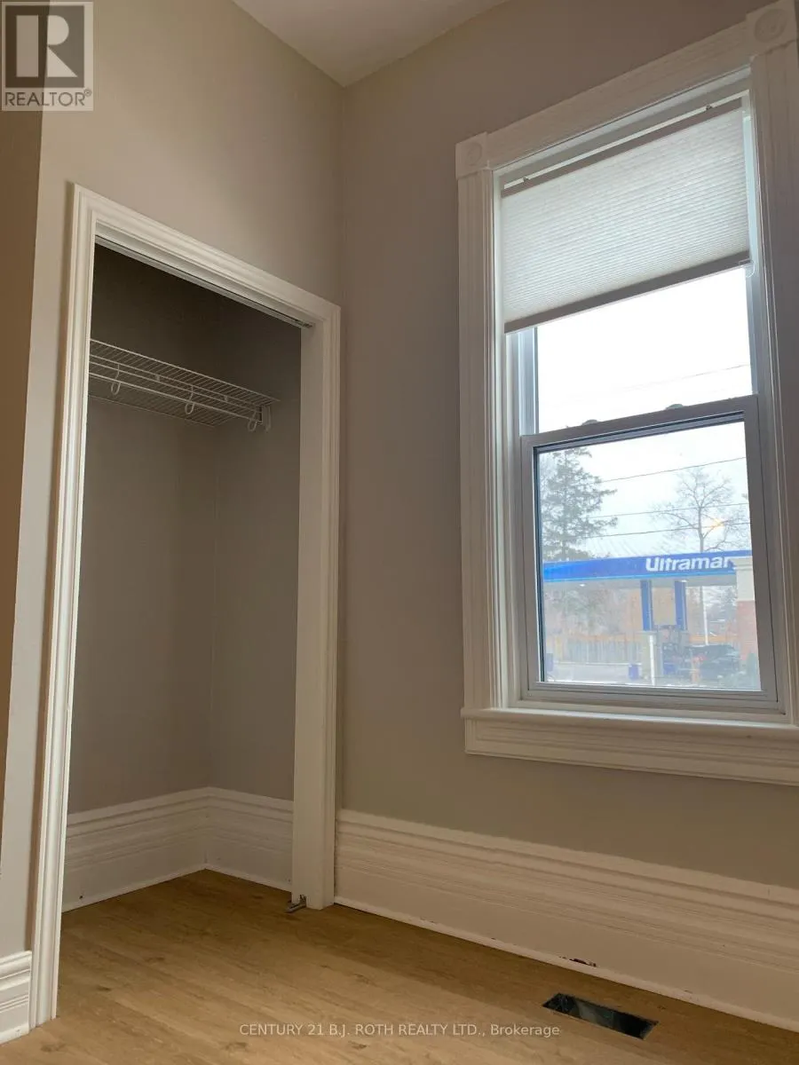 172 DUNLOP STREET W