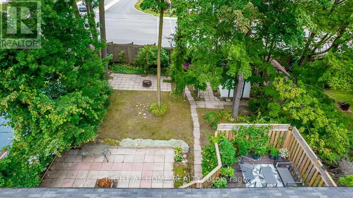 MAINFL - 42 FARMINGDALE CRESCENT N