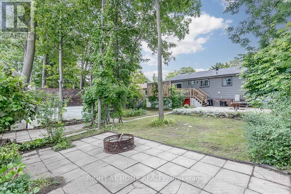 MAINFL - 42 FARMINGDALE CRESCENT N
