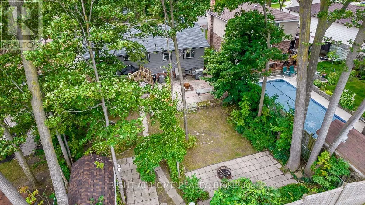 MAINFL - 42 FARMINGDALE CRESCENT N