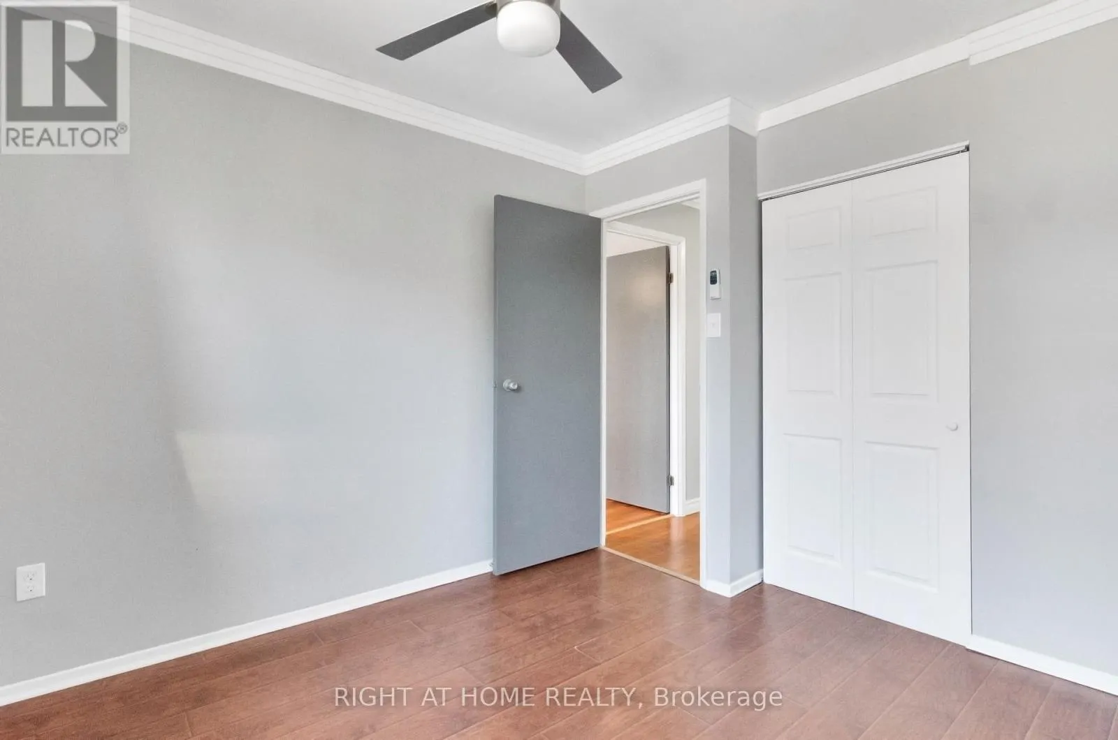 MAINFL - 42 FARMINGDALE CRESCENT N