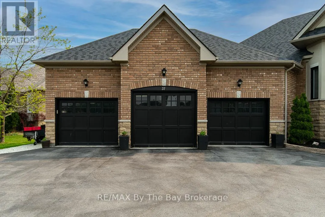 37 WALNUT DRIVE