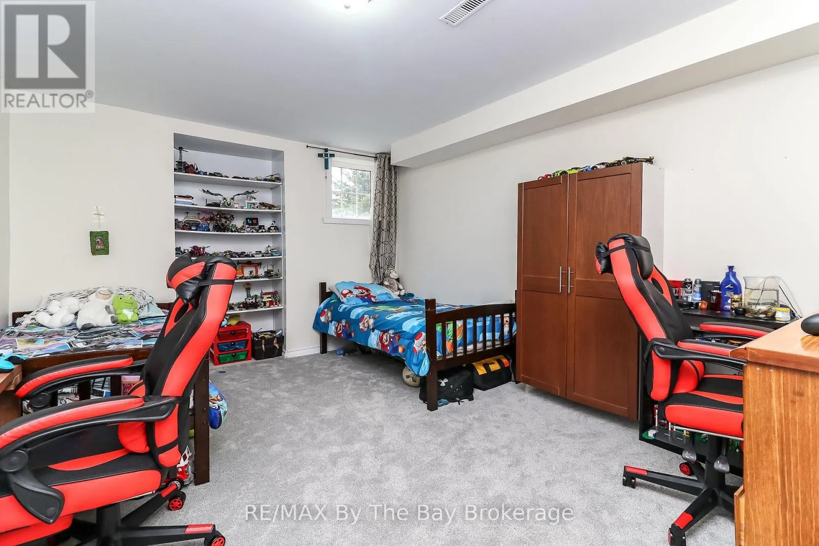 37 WALNUT DRIVE