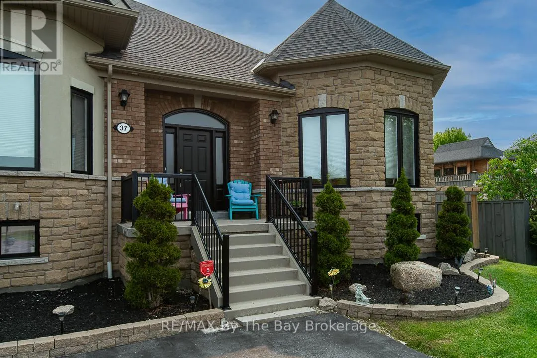 37 WALNUT DRIVE