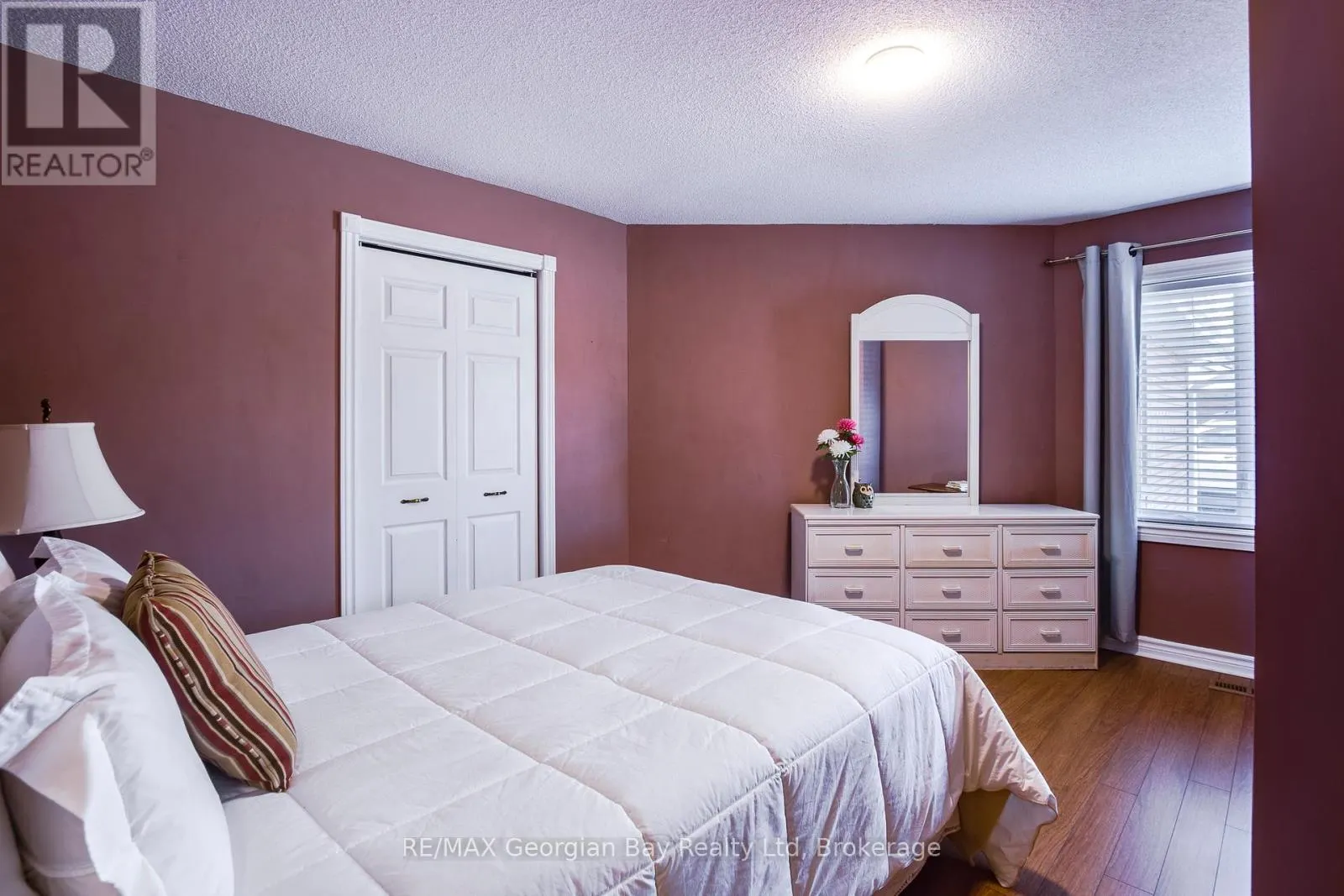 48 - 696 KING STREET, #48