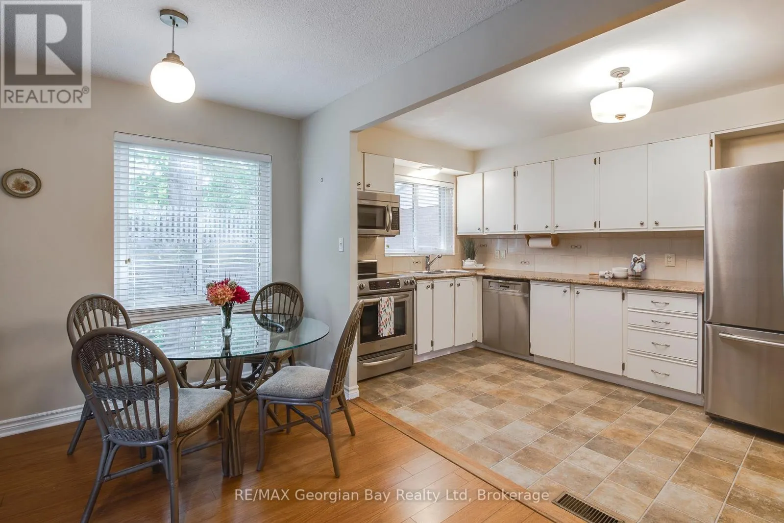 48 - 696 KING STREET, #48