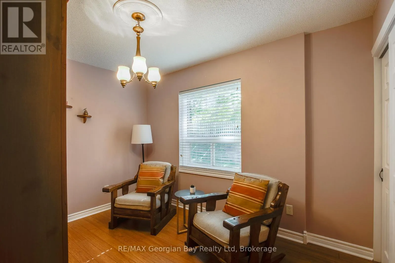 48 - 696 KING STREET, #48