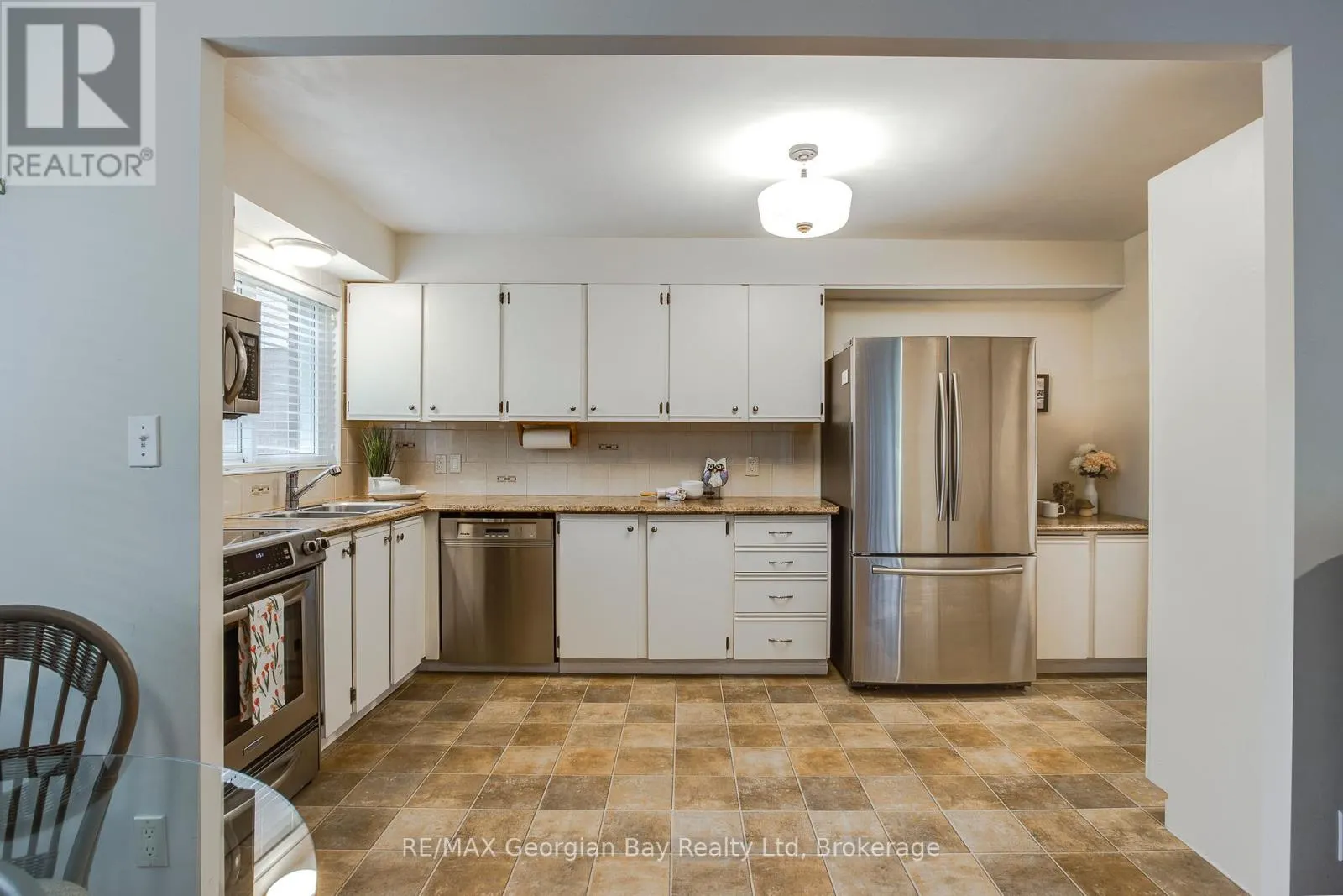 48 - 696 KING STREET, #48