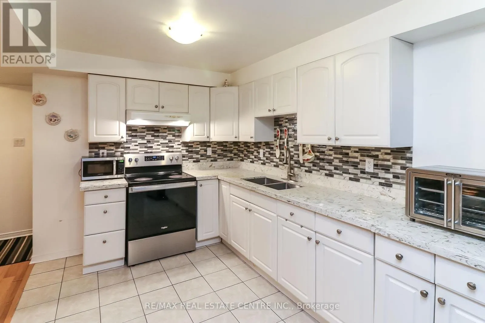 1 SANDRINGHAM DRIVE
