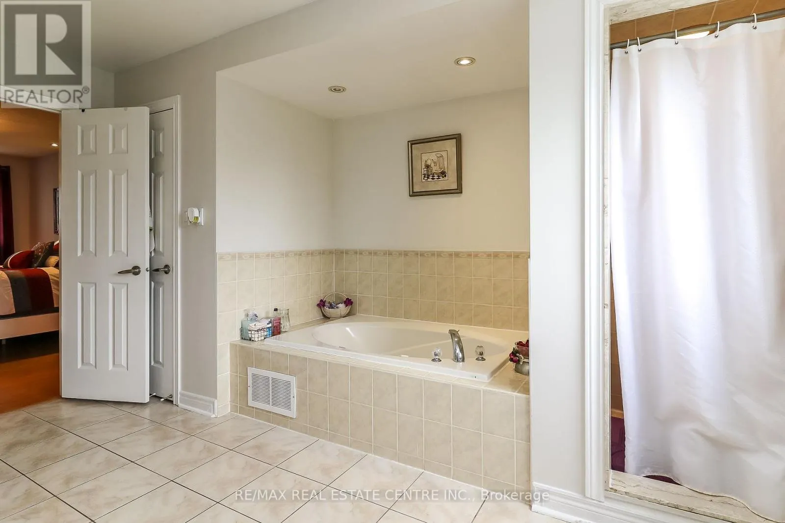 1 SANDRINGHAM DRIVE