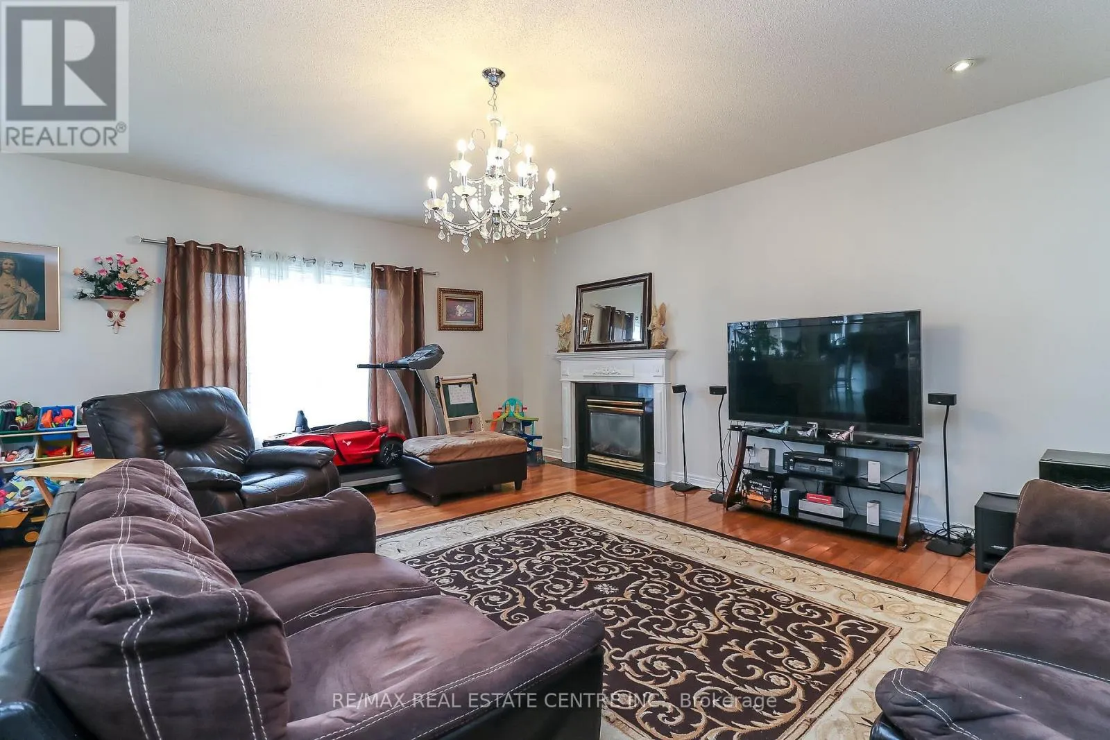 1 SANDRINGHAM DRIVE