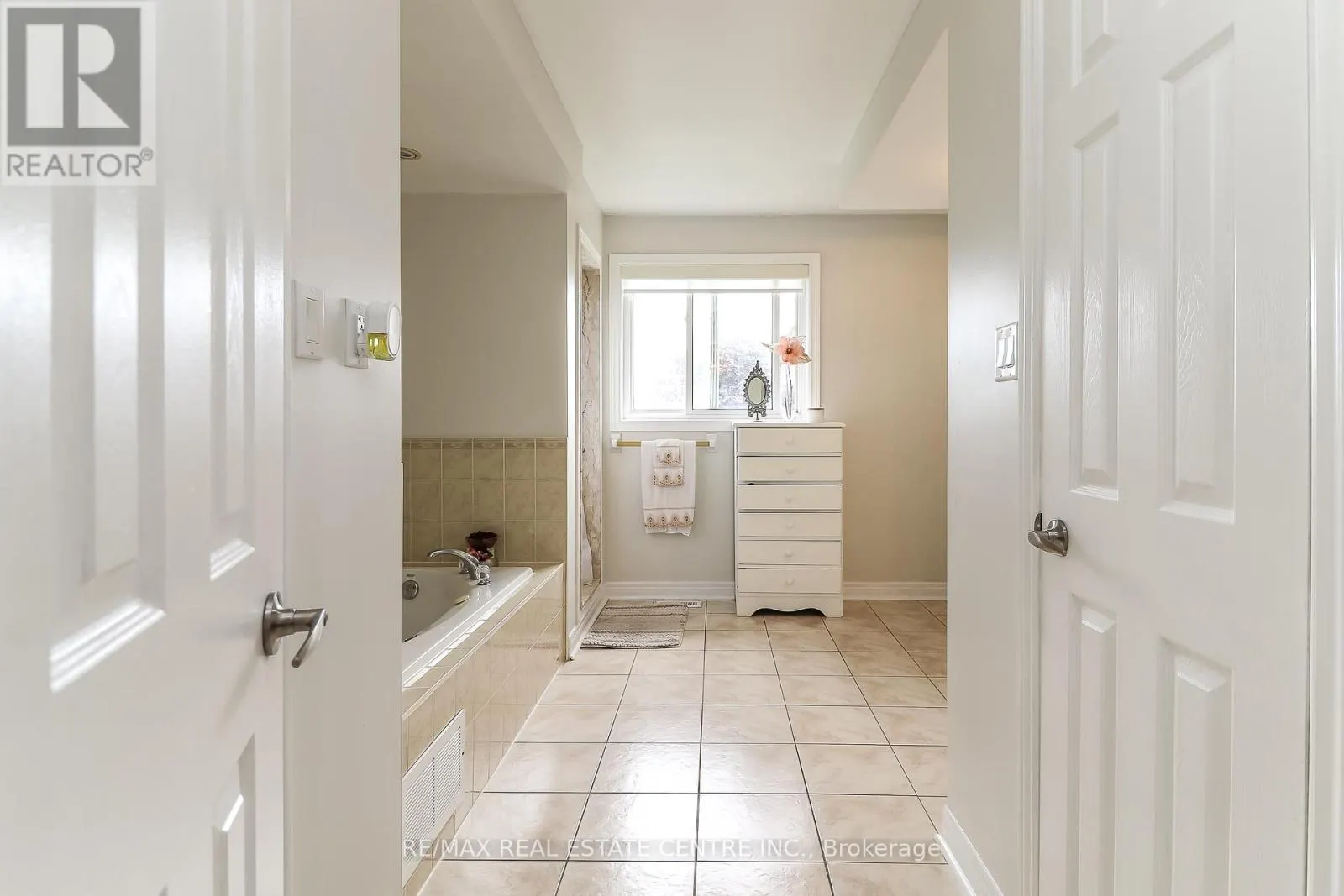 1 SANDRINGHAM DRIVE