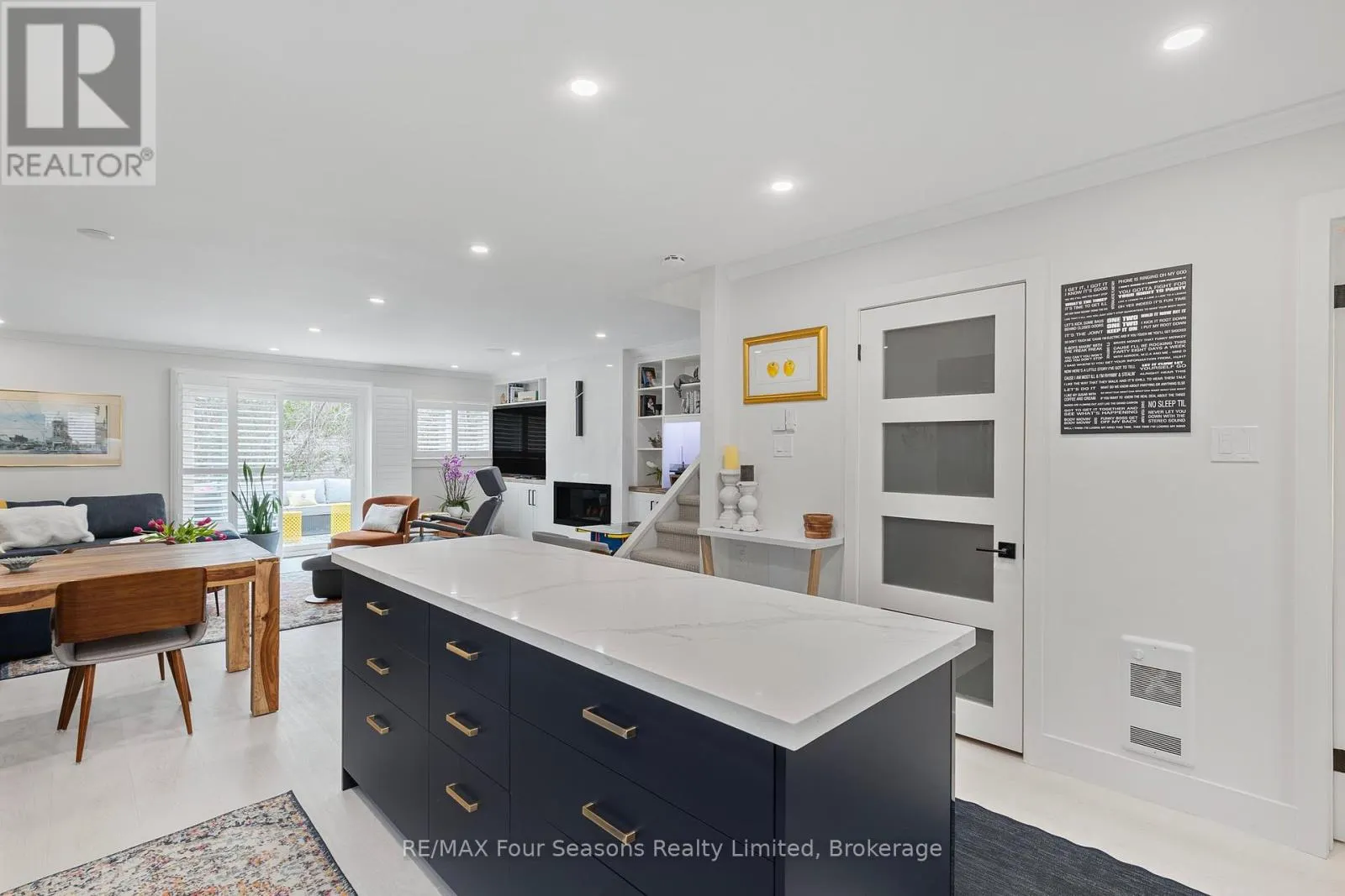113 ESCARPMENT CRESCENT