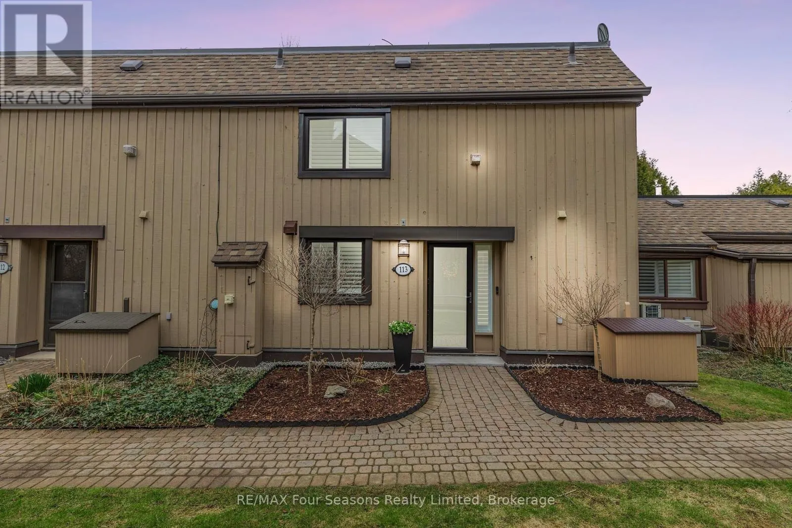113 ESCARPMENT CRESCENT
