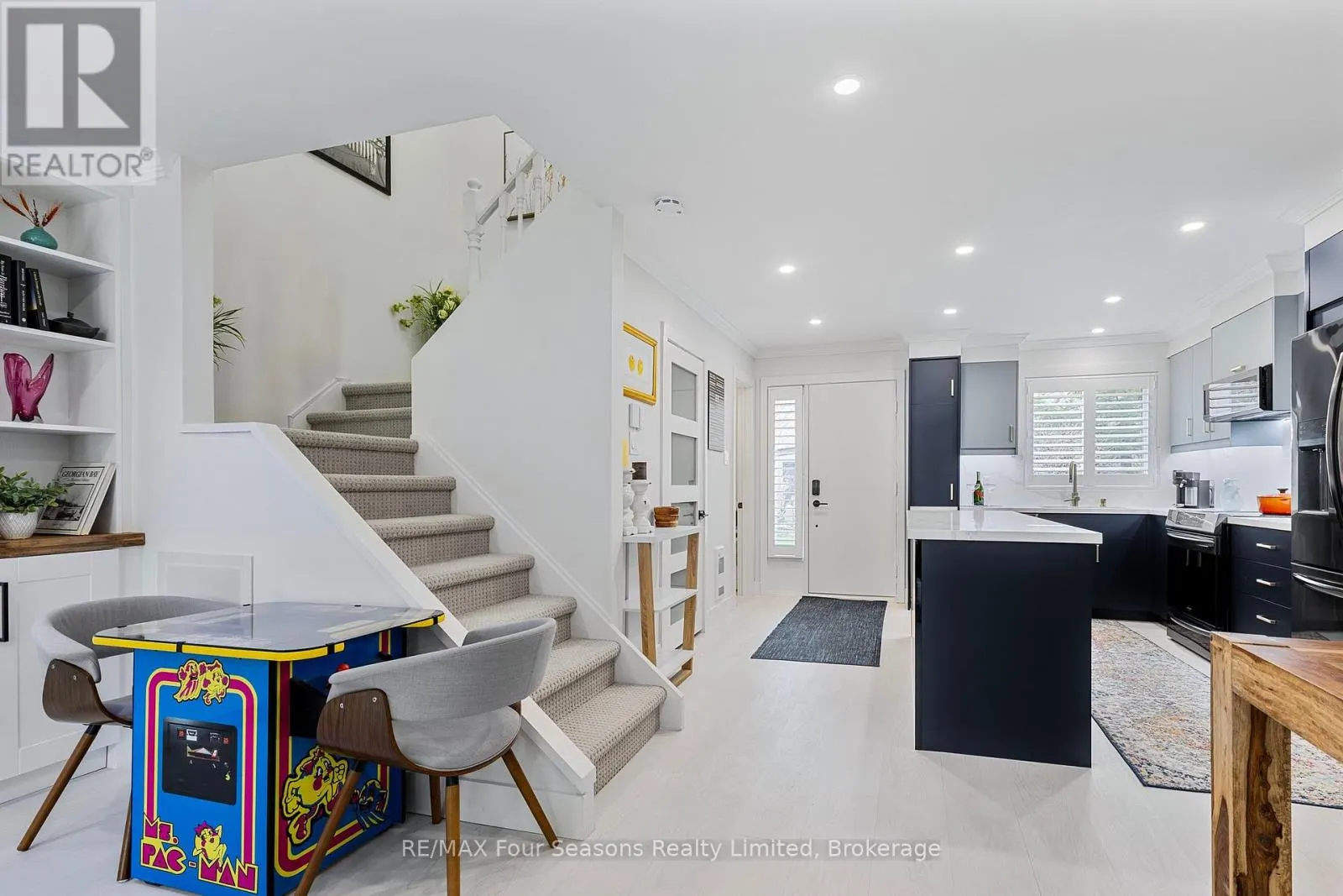 113 ESCARPMENT CRESCENT