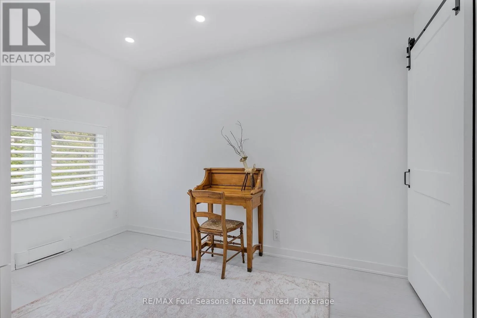 113 ESCARPMENT CRESCENT