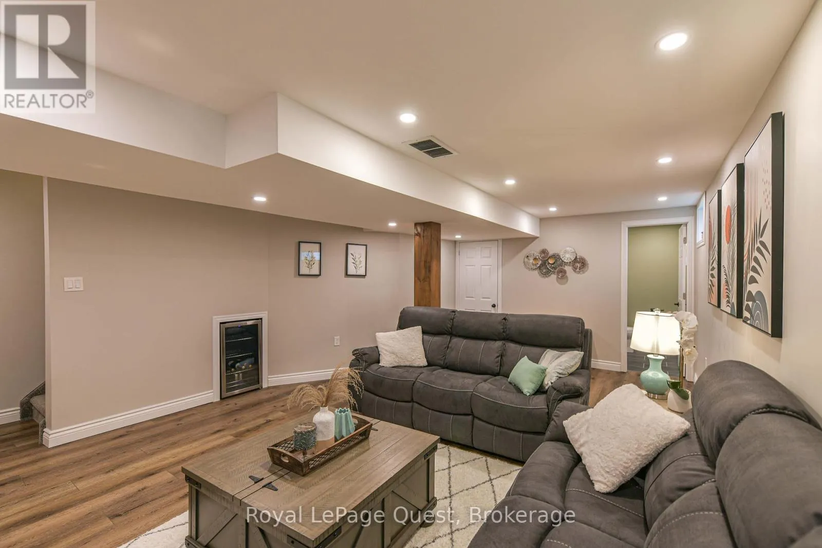 46 COURTNEY CRESCENT