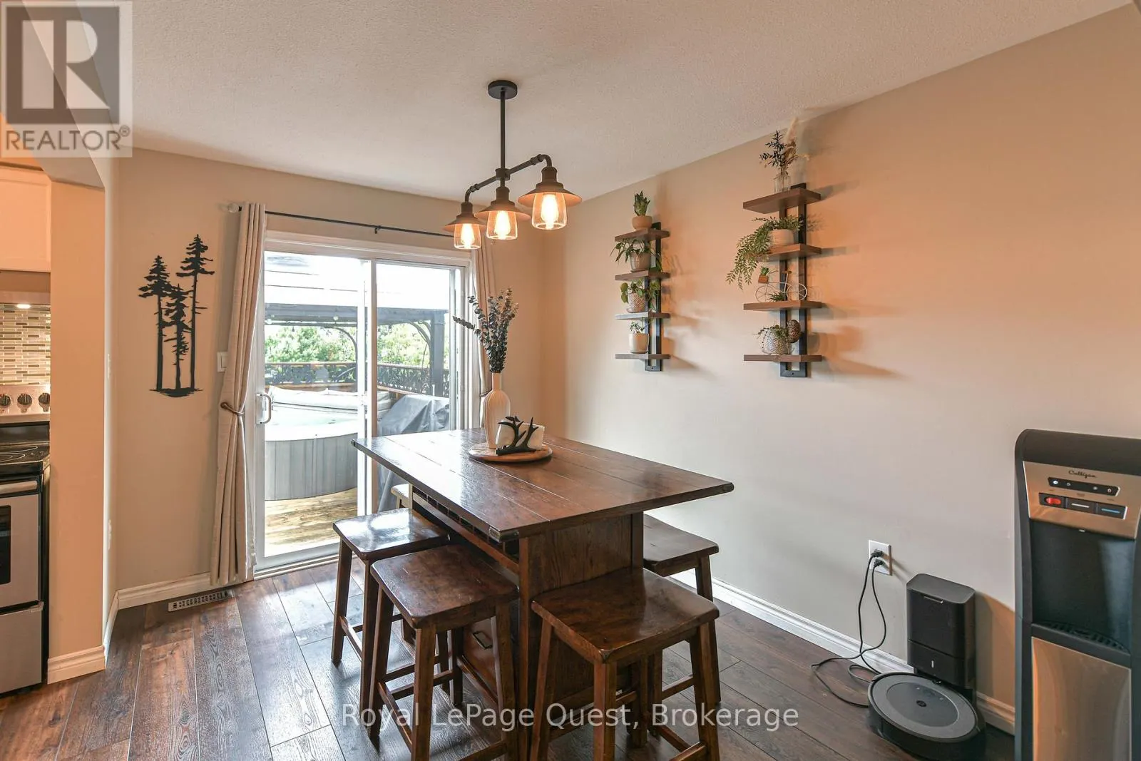 46 COURTNEY CRESCENT