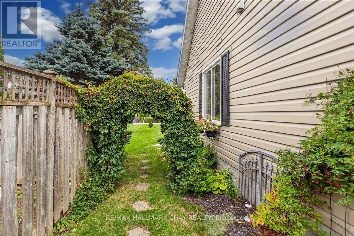 35 HOWARD DRIVE