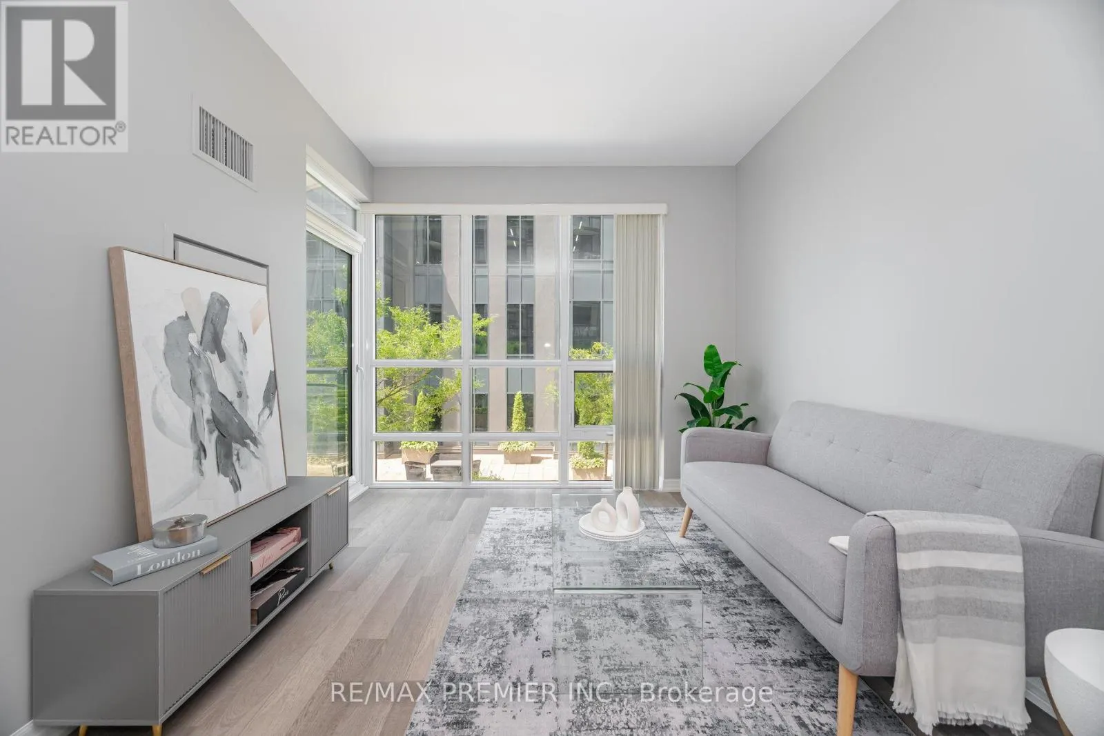 401 - 111 WORSLEY STREET