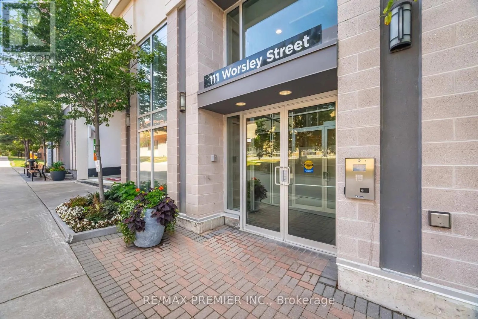 401 - 111 WORSLEY STREET