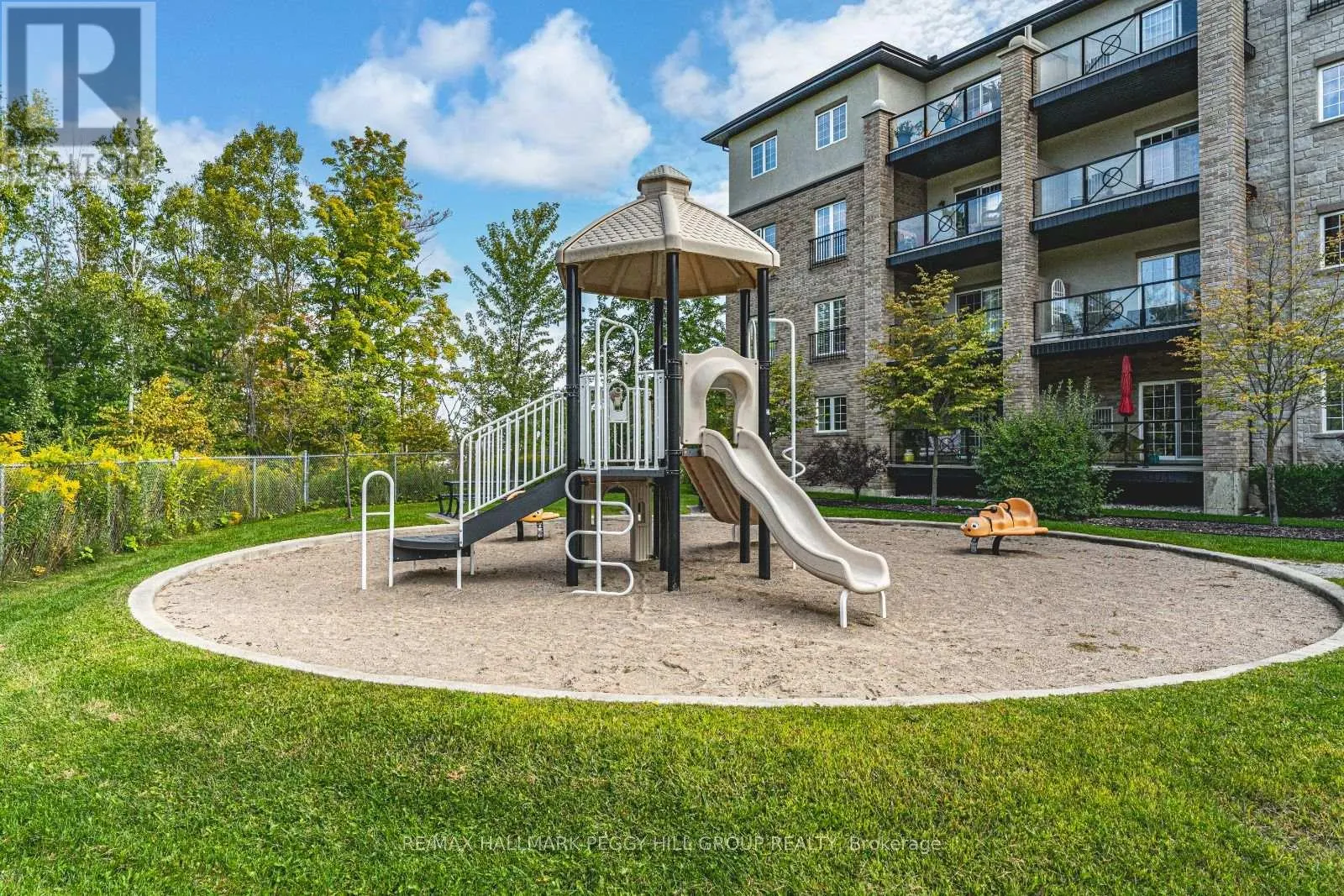 402 - 40 FERNDALE DRIVE S