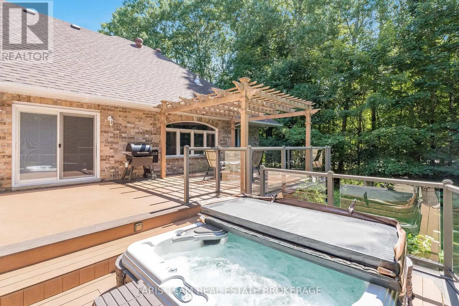 6 MEADOWBROOK BOULEVARD