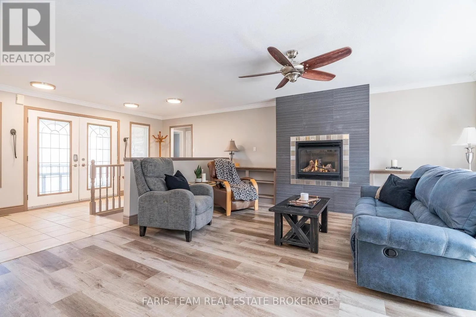 6 MEADOWBROOK BOULEVARD