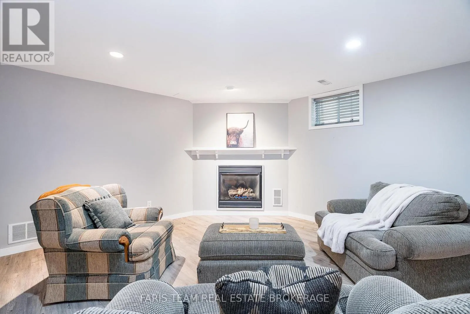 6 MEADOWBROOK BOULEVARD