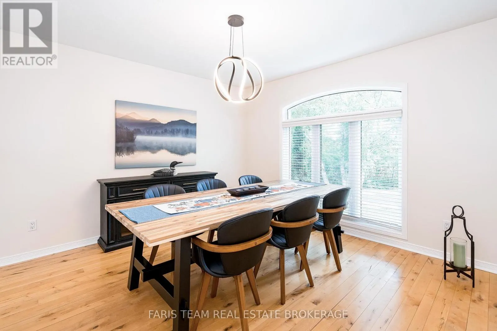 6 MEADOWBROOK BOULEVARD