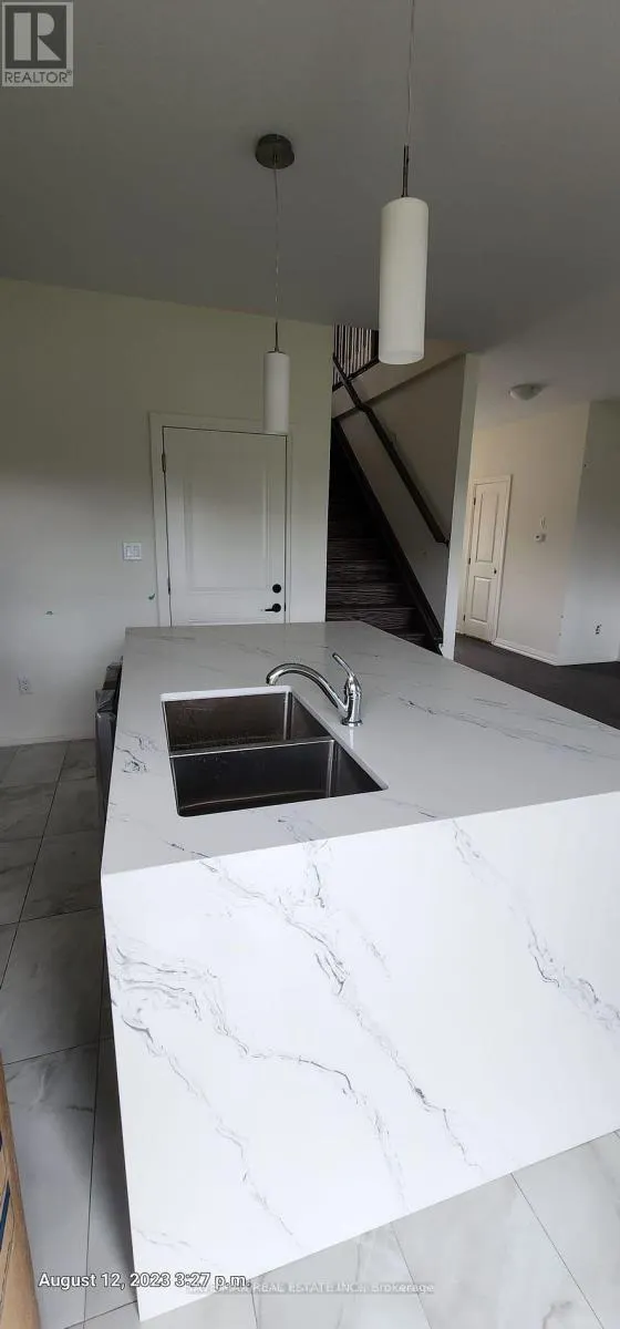 44 LAHEY CRESCENT