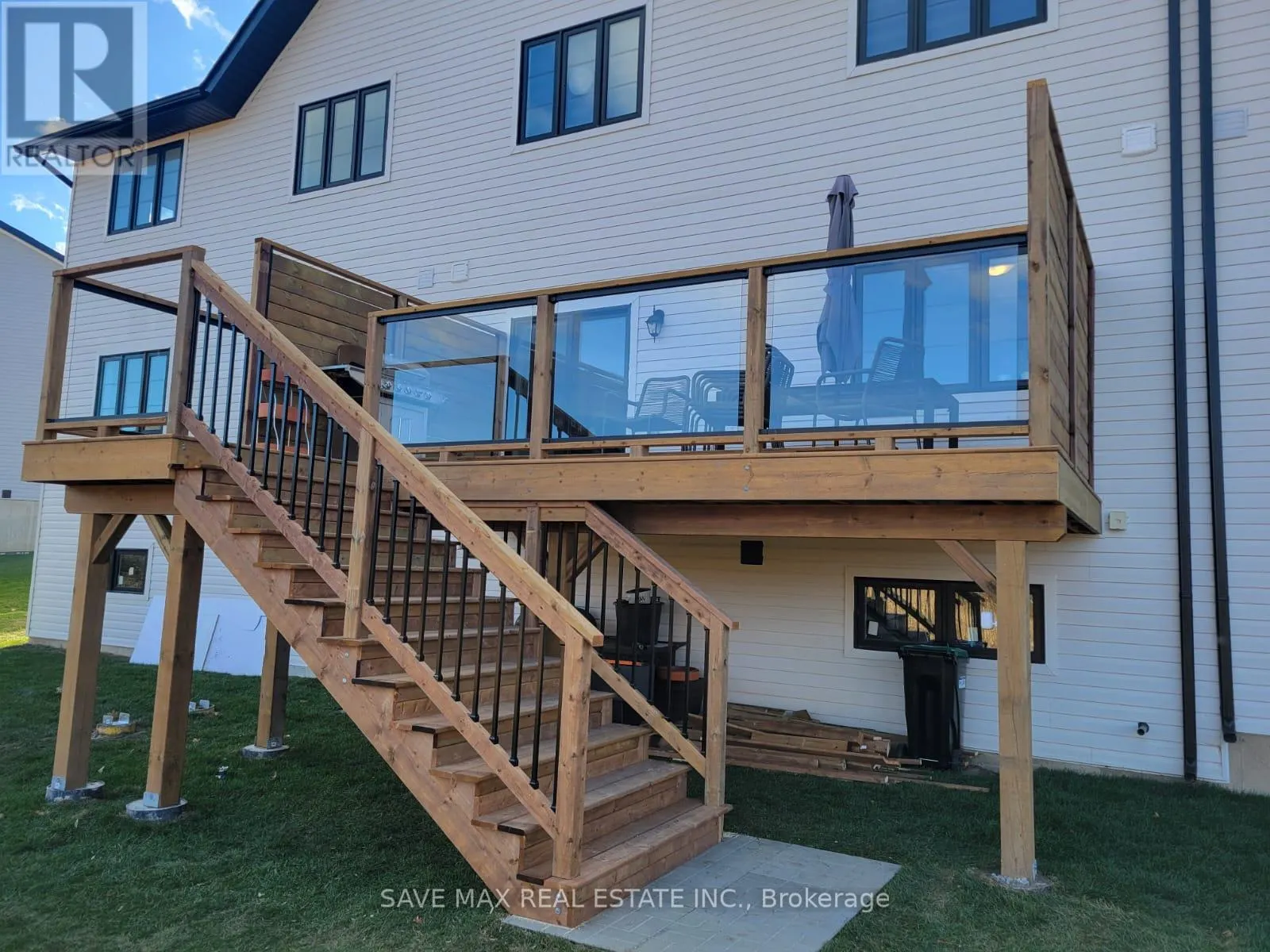 44 LAHEY CRESCENT