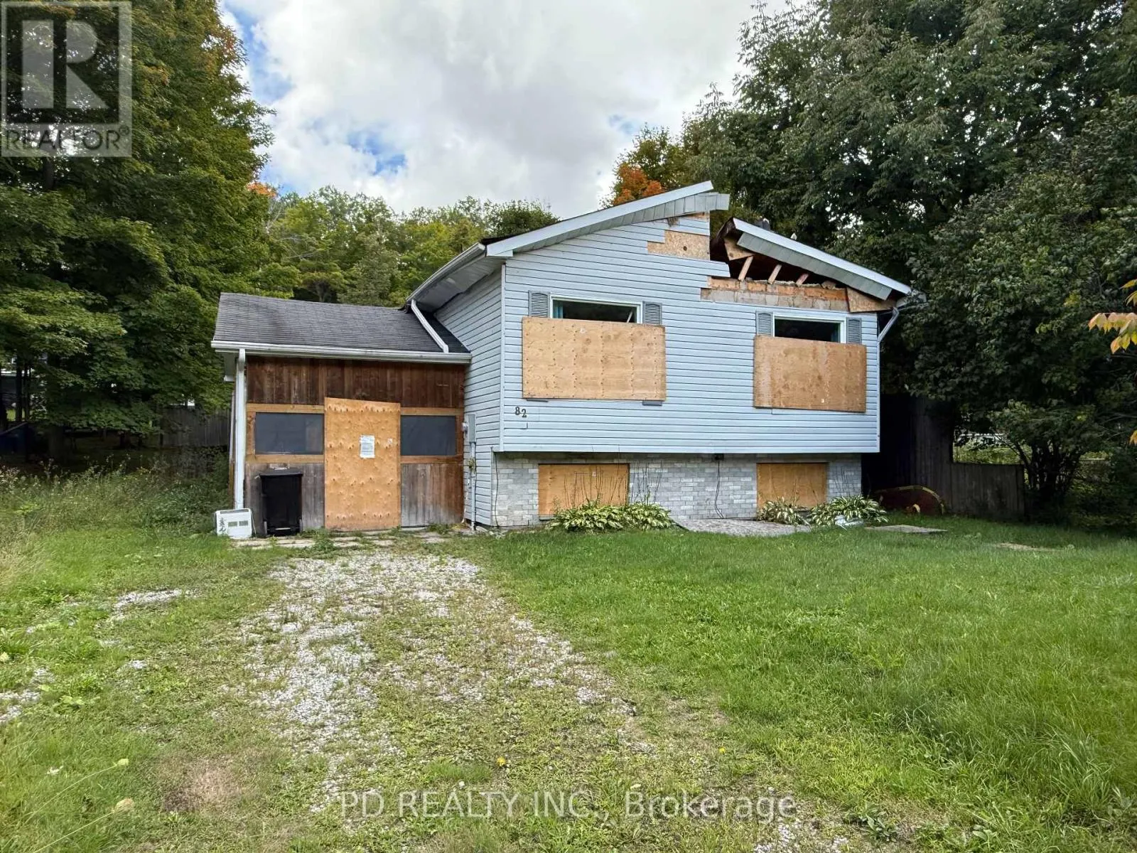 82 MCARTHUR DRIVE