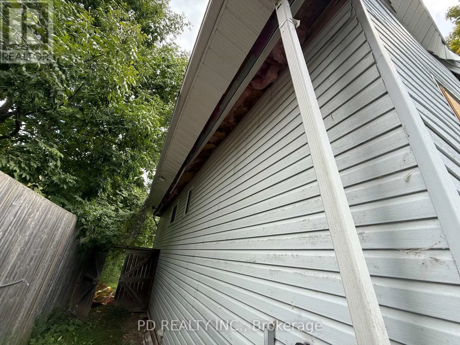 82 MCARTHUR DRIVE