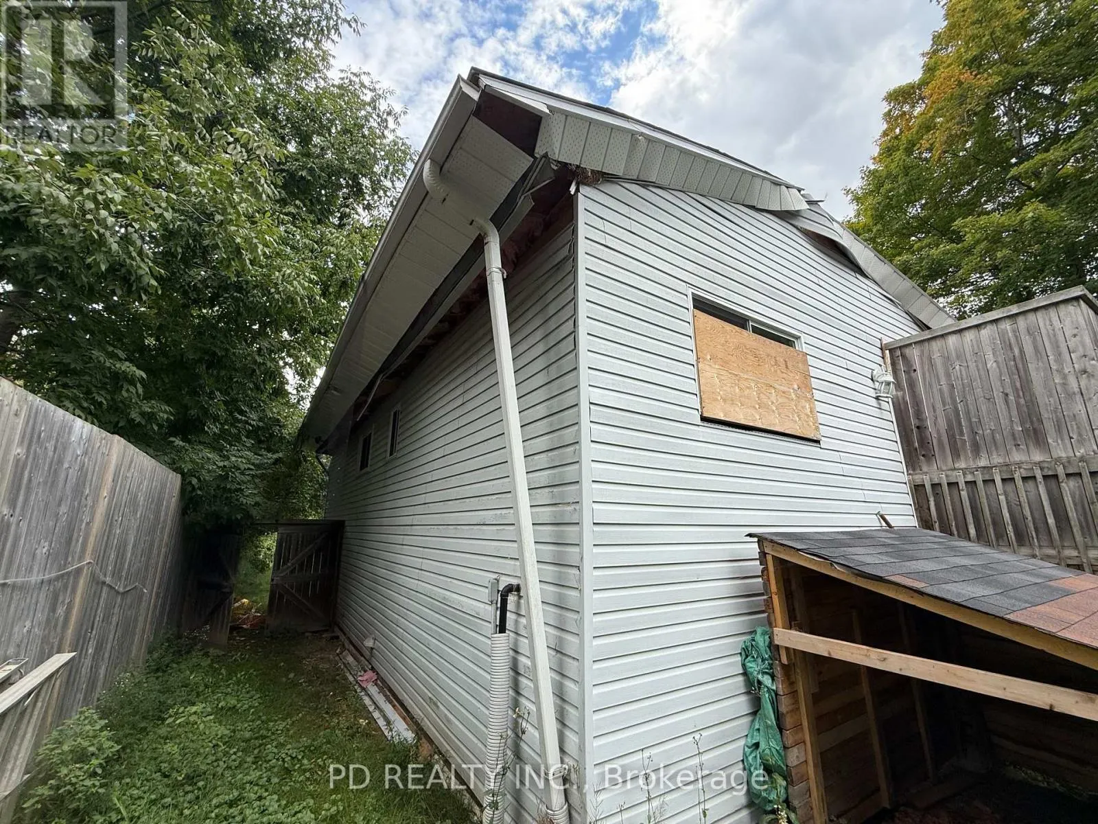 82 MCARTHUR DRIVE